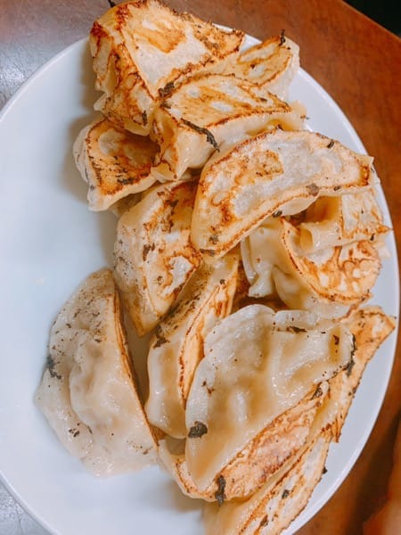 阪急神戸線三ノ宮西口の高架下の餃子専門店 ぎょうざのお店 ひょうたん 三ノ宮店 種まく苦労人